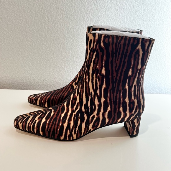 Katy Perry The Wandering Bootie Liger Animal Multi Print Satin Size 8M/38 - Picture 4 of 9